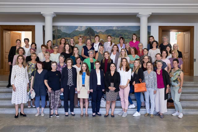 50 Grossratskandidatinnen nutzen die Gelegenheit, Grossratsluft zu schnuppern. Foto: zVg