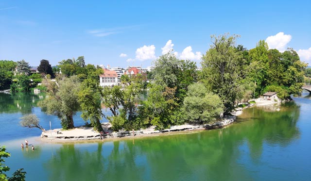 Das untere Inseli im Rhein wird erneuert, während der Dauer der Bauarbeiten ist der Zutritt verboten. Foto: zVg 