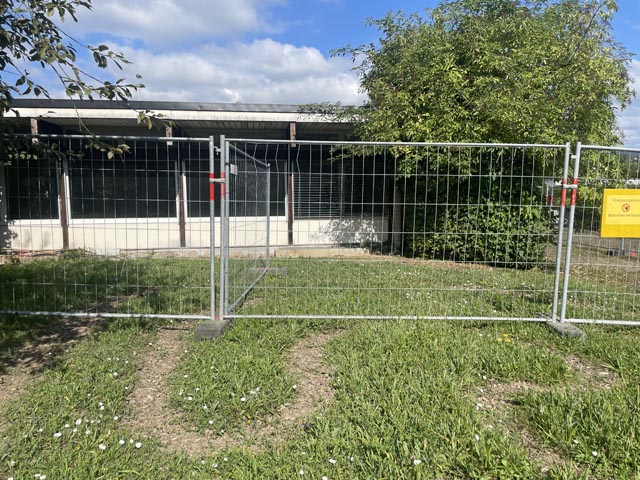 Dürrenbächli mit dem Pflanzenlabyrinth von Agnes Barmettler.