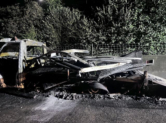 Pratteln BL/ Autobahn A2: Fahrzeugbrand erfordert Feuerwehreinsatz 