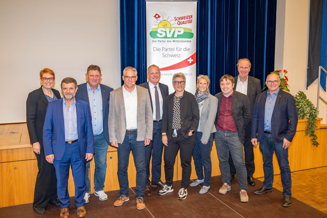 Die Referenten und die Teilnehmer am überparteilichen Podiumsgespräch. Foto: zVg