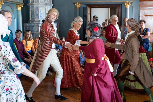 Tanz im Salon auf Schloss Wildegg. Foto: zVg 