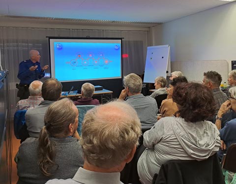 Bis zum letzten Platz gefüllter Saal beim Vortrag der Kantonspolizei Aargau. Foto: zVg