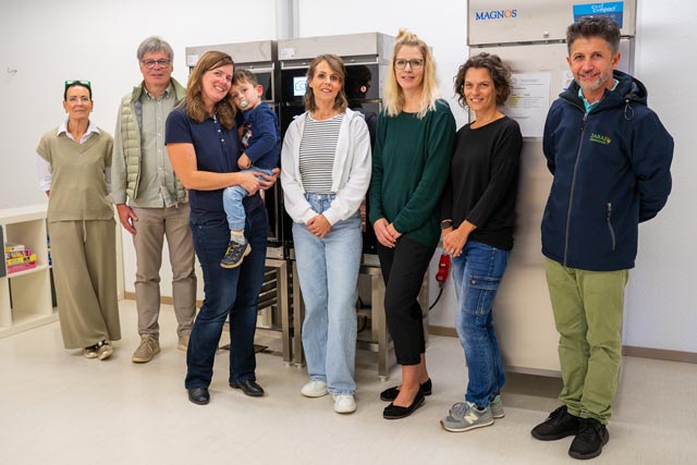 Von links: Béa Bieber (Dachverband Tagesstrukturen Mittagstisch Aargau), Roger Sprenger (Gemeinderat), Kim Vignogna (Team), Chantal Tschannen (Leitung), Manuela Wiedermann (Leitung Stv.), Nadja Wenger (Team), Araz Abram von Zaraz Rheinfelden (Caterer). Foto: zVg