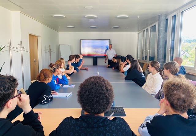 Projektwoche Politische Bildung: Besuch bei einer Gemeinde. Foto: zVg