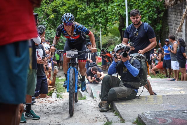 Leidenschaftliche Fans an der Strecke des Brasil Ride. Foto: zVg
