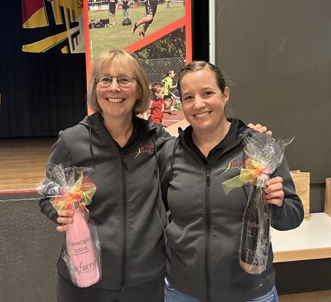 Mirjam Maurer (links) und Patricia Marbot wurden als Dank für ihre langjährige Verbandsarbeit zu Ehrenmitgliedern ernannt. Foto: zVg