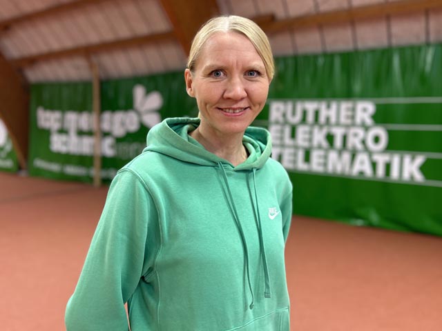 Kaisa Santanen, neue Junioren-Verantwortliche für den Tennisclub Rheinfelden. Foto: zVg Viertes Bild: Dem Präsidenten Ueli Rieder wird gedankt. Foto: zVg