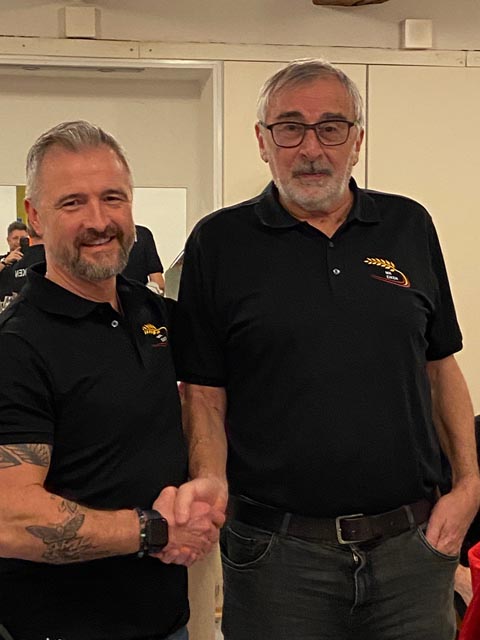 40 Jahre Vereinszugehörigkeit (von links): Präsident Ivo Jegge, Ehrenmitglied Reto Müller. Foto: zVg