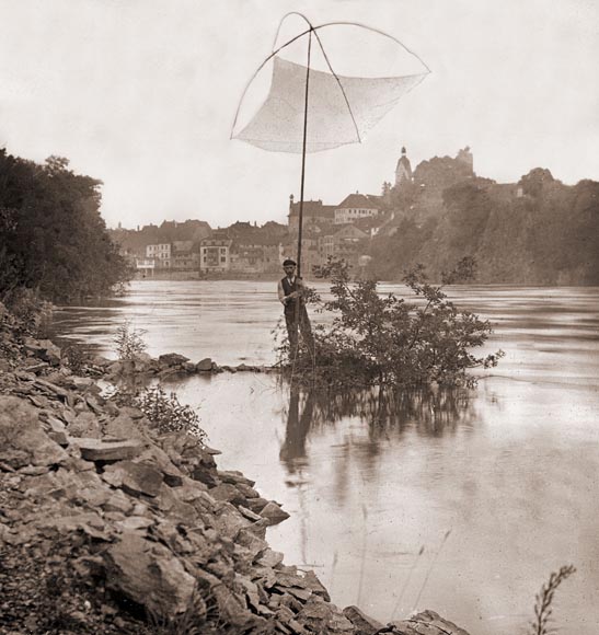 Fischer mit einem Hebebähren. Foto: Quelle Museum Schiff