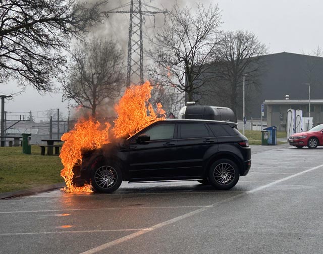 A1 /Othmarsingen: Auto brannte auf Rastplatz