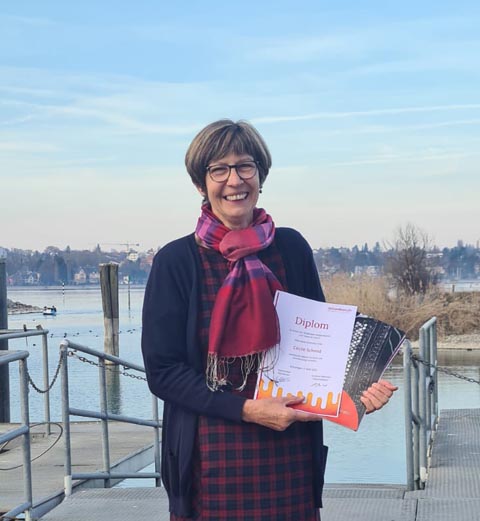 Urkunde für Cécile Schmid-Herzog. Foto: Monika Haas