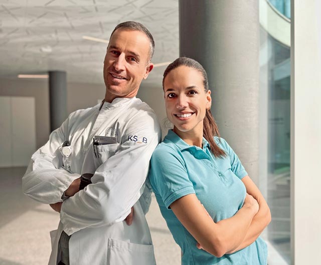 Enge Kooperation zwischen Orthopädie und Physiotherapie: Dr. med. Tobis Bühler und Maja Milani. Foto: ksb