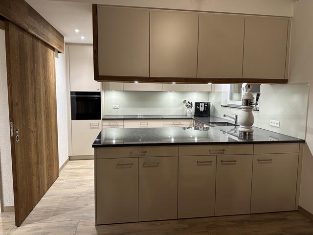 Blick in die neue Küche. Foto: zVg