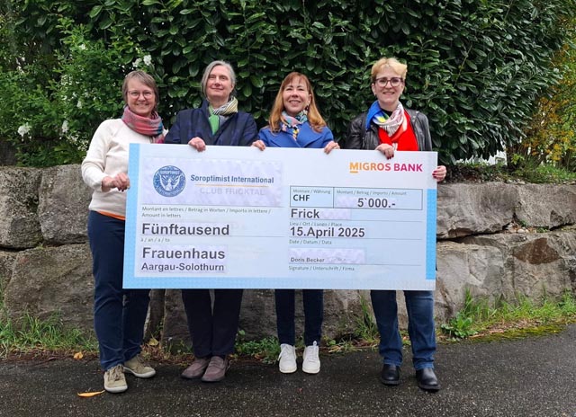 Von links: Susi Schauli (Aktuarin SI Club Fricktal), Rosmarie Hubschmid (Geschäftsleitung Frauenhaus Aargau-Solothurn), Doris Becker (Präsidentin) und Brigitte Fürst (Programmdirektorin), beide SI Club Fricktal. Foto: zVg