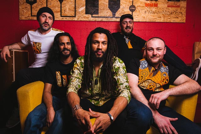 Nai-Jah (Wadike Mahakwe): vocals; Hafid Zouaoui: drums, backing vocals; Raphael Macler: keyboards, vocals; Guillaume Monier: sousaphone, bass; Nordine Houchat: guitar, vocals. Foto: zVg
