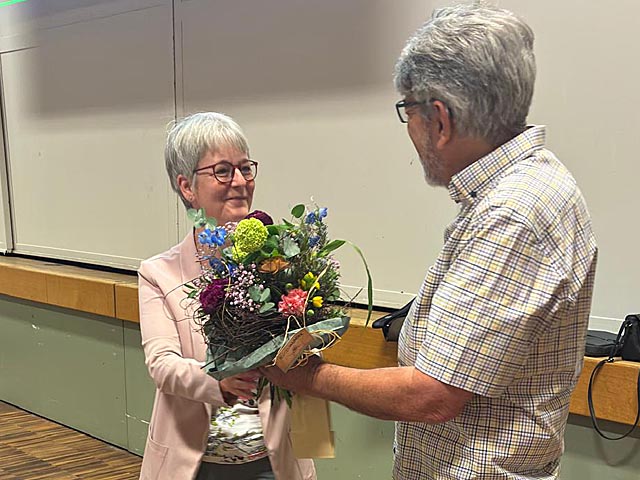 Präsident Peter Kalt verabschiedet Vorstandsmitglieder Franziska Winter. Foto: zVg