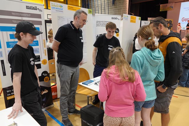 Das Interesse an der Berufsmesse war gross. Foto: Peter Schütz