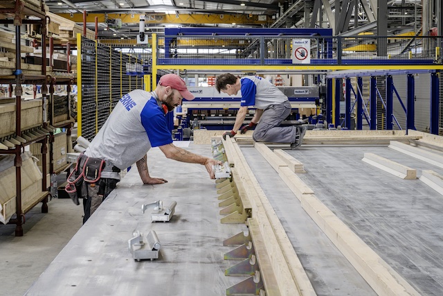 Stein: Erne Holzbau setzt mit neuer Holzproduktionsanlage  auf Nachhaltigkeit mit Holz-Hybrid-Decken
