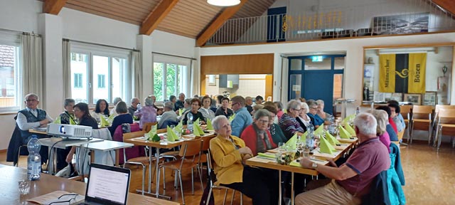 An der Jubiläums-GV in Bözen wurden die Mitglieder mit einem Nachtessen belohnt. Foto: zVg 