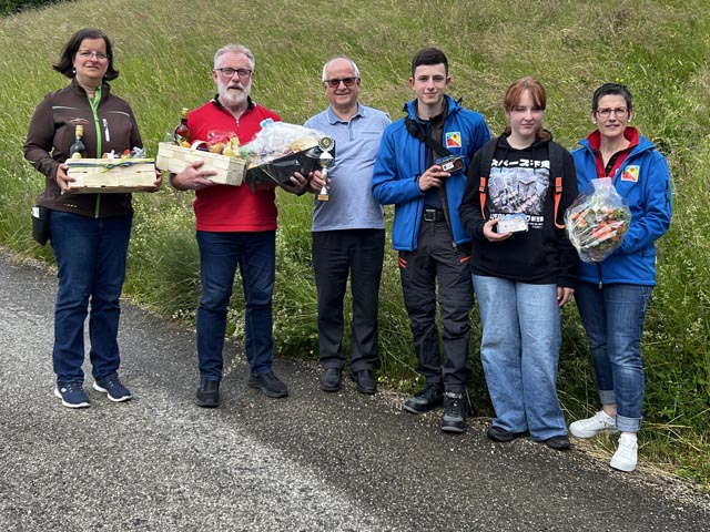 Von links: Astrid Müller (3. Rang 300 m), John Warpelin (Sieger 300 m und Pistole), René Herrmann (Präsident Schynbergverband,) Dario Bruno (bester Jungschütze), Angelina Frieden (beste Juniorin) und Yvonne Csitei-Hug (beste Dame). Foto: Peter Weiss