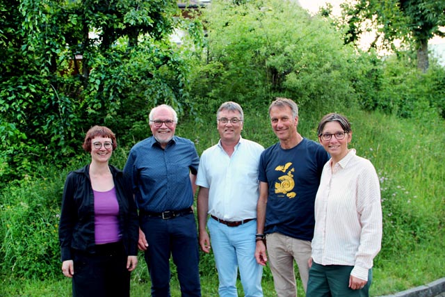 Co-Geschäftsleiterin Anna Hoyer, Ehrenmitglied Ruedi Lüscher, Präsident Gunthard Niederbäumer, Andreas Thommen, Co-Geschäftsleiterin Christine Neff. Foto: zVg