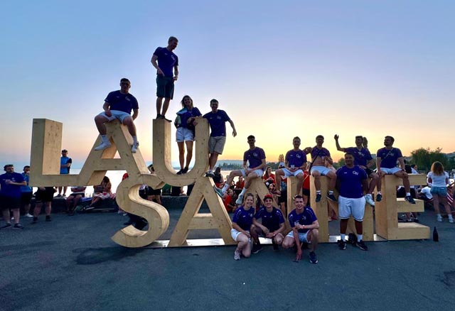 Gruppen-Foto auf dem Festgelände in Lausanne. Foto: zVg