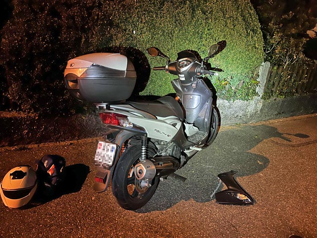 Das beschädigte Motorrad des 17-Jährigen in Rheinfelden. Foto: Polizei Aargau