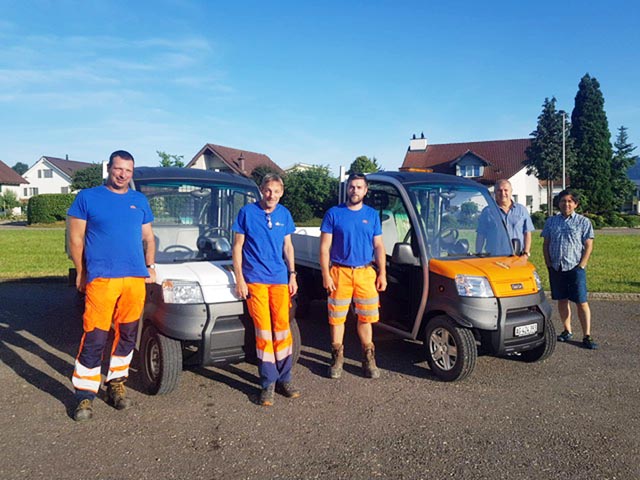 Übergabe des zweiten Elektrofahrzeugs an den Werkhof. Foto: zVg