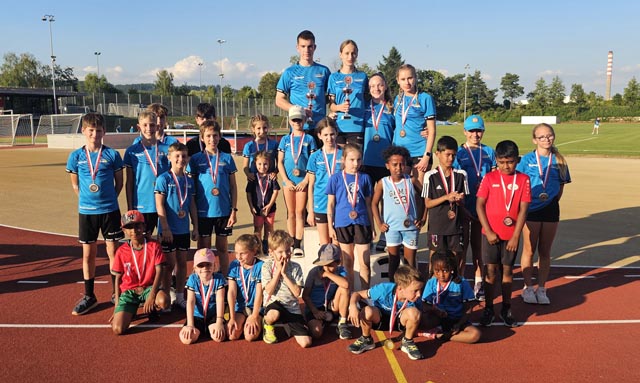 Gesamtbild mit den Gewinnerinnen und Gewinnern. Foto: zVg