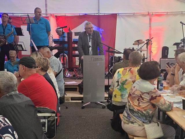 Nationalrat Andreas Glarner am Rednerpult. Foto: zVg