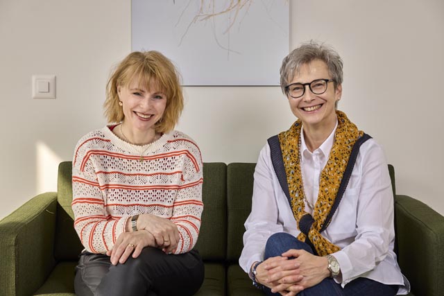 Die beiden Menorinnen Cornelia Amsler und Monica Giedemann gehören zu den rund 100 Freiwilligen, die im Programm Tandem Stellensuchende begleiten. Foto: Donovan Wyrsch