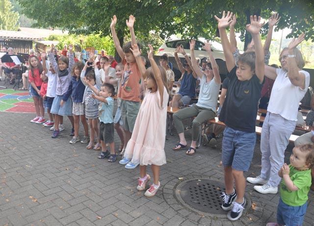 Schulstartgottesdienst in Hornussen. Foto: Franz Wülser