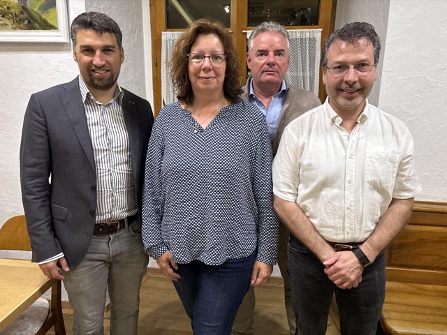Grossrat Emanuel Suter, Gemeinderatskandidatin Alexandra Leimgruber-Jud, Kandidat für die Finanzkommission Alex Meier, Ortsparteipräsident Robert Weniger (von links)