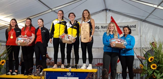 Auf dem Podest auf dem 3. Platz (von links): Sandra Leimgruber und Naomi Christen. Foto: zVg
