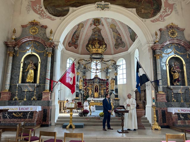 Der ehemalige Schweizergardist Romano Pelosi in der Kirche von Frick