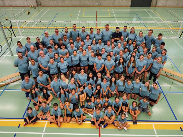 Volley Smash 05 Laufenburg-Kaisten ist im Jubiläums-Modus – alle Mitglieder erhielten ein Jubiläums-Shirt. Foto: zVg