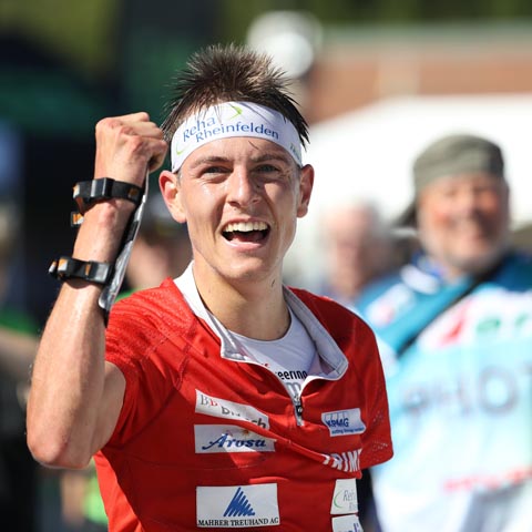 Einer der vielen Erfolge von Matthias Kyburz: Jubel als Mitteldistanz-Weltmeister 2016 in Schweden. Foto: swiss orienteering 
