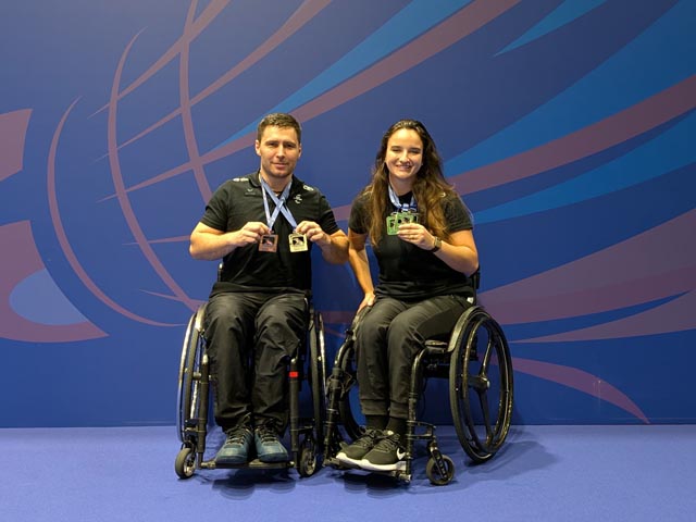 Das erfolgreiche Ehepaar aus Hottwil: Ilaria und Luca Olgiati mit ihren insgesamt fünf Medaillen, davon vier goldenen. Foto: zVg