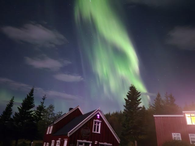 Zum Schluss ihres Aufenthalts kam sie noch in den Genuss eines besonderen Naturschauspiels: Nordlichter. Foto: zVg