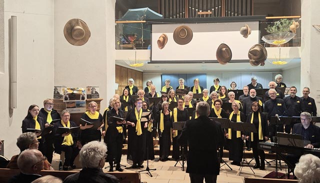 Mit viel «dolce vita» begeisterte der Chor das Publikum. Foto: Eveline Jakob