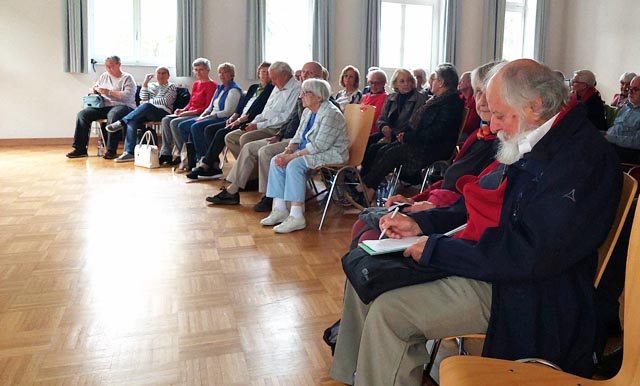 Interessiertes Publikum. Foto: M. Aebischer 