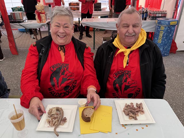 Säuschwänzli-Ässe nach altem Chaischter Bruch eingeladen. Foto: Jörg Wägli