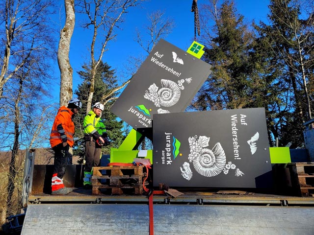 Sechs Eingangstafeln wurden bis jetzt montiert. Foto: © Jurapark Aargau