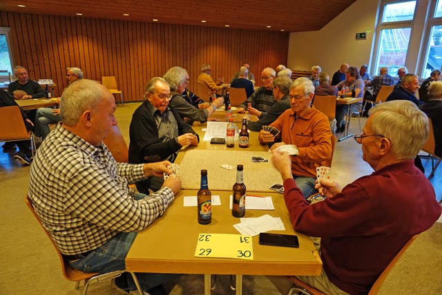 44 Veteraninnen und Veteranen hatten sich in Herznch zum traditionellen Jassen getroffen. Foto: zVg