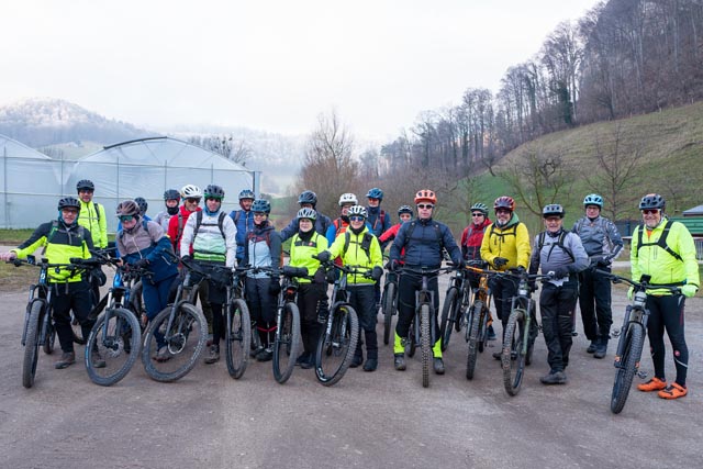 Gruppenbild kurz vor dem Start in Eptingen. Foto: Willi Baldinger