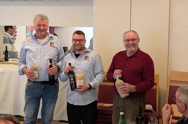 Geehrt für fleissigen Probenbesuch: Daniel Elmiger, Leo Amrein und Pascal Anliker. Foto: zVg 