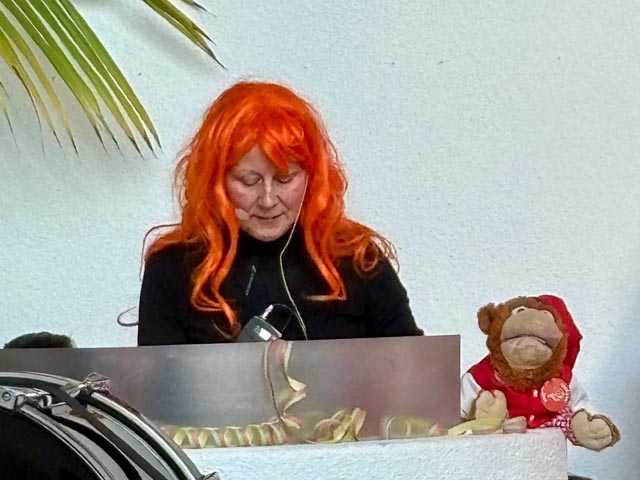 Dr. Würmli und Theobald – beide Figuren werden übrigens von Jutta Wurm gespielt. Foto: ???