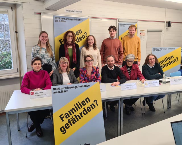 Die Parteien SP Aargau, Die Mitte Aargau, Grüne Aargau, GLP Aargau, EVP Aargau und die Verbände ArbeitAargau, Caritas Aargau, Netzwerk Sozialer Aargau und Netzwerk Asyl Aargau haben eine gemeinsame überparteiliche Kampagne gegen die Initiative «Arbeit muss sich lohnen» gestartet. Foto: SP Aargau