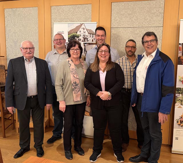Bild (von links): Niklaus Gander (SVP Wölflinswil), Gemeinderat Marco Bürgi (SVP Zeihen), Martha Gander (SVP Wölflinswil), Nationalrat Christoph Riner (SVP Zeihen), Gemeindeammann Nathalie Deiss (FDP Zeihen), Grossrat Alex Reimann (SVP Wölflinswil), Alt Grossrat Roger Fricker (SVP Oberhof). Foto: Andreas Tscheulin